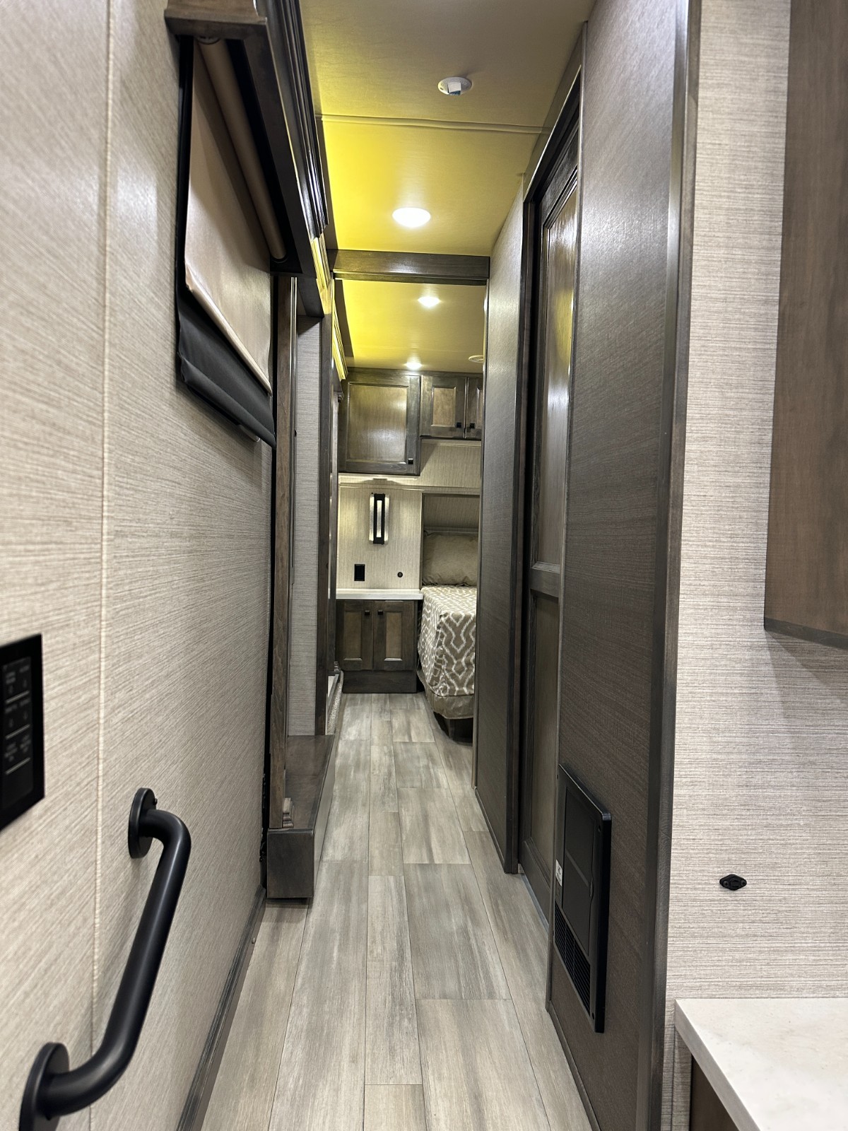 2022 VANLEIGH BEACON 32RLB LUXURY FIFTH WHEEL TRAILER "TIFFIN"
