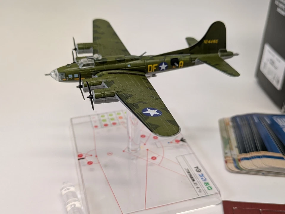 Wings Of Glory WW2 B-17F Memphis Belle Ares gioco di miniature WGS303A speciale 70 - Immagine 2 di 4