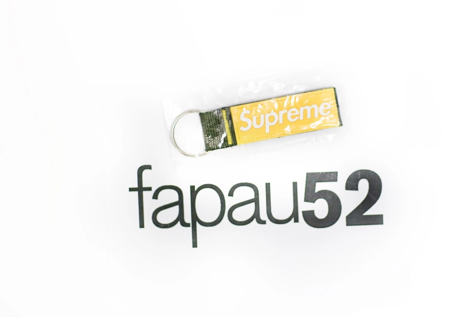 Porte clés sangle camouflage jaune suprême SS23