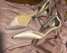 Jewel Badgley Mischka Champagne Shoes size 9.5 new never worn . Nice for the hol