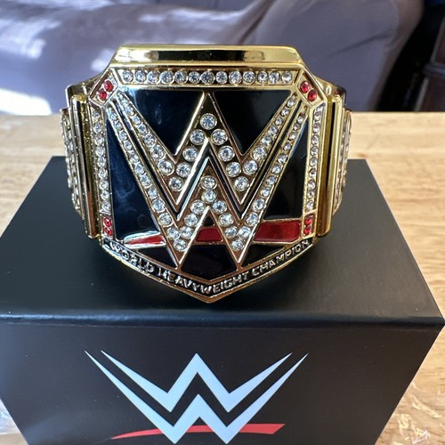 WWE WORLD HEAVYWEIGHT CHAMPIONSHIP 2014 PAPER WEIGHT RARE NEW IN BOX!! - Picture 2 of 11