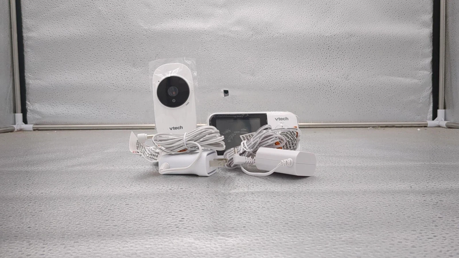 VTech VM819 Baby Monitor, 2.8 Screen, Night Vision, 2-Way Audio, Temperature