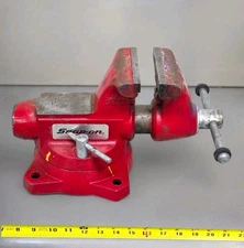 Snap-on Tools 1750 Tradesman Bench Vise 5" Jaws Swivel Base