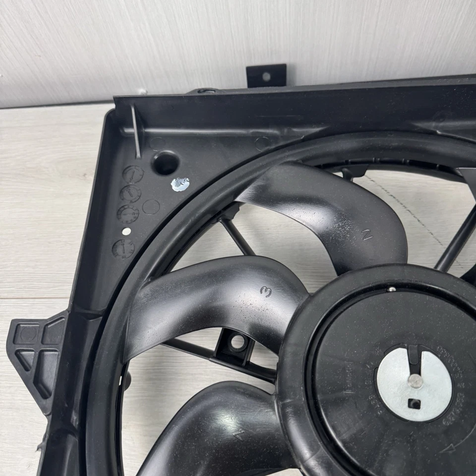 Ventilador radiador refrigeración motor Ford Explorer 2016-2018 OEM DG13-8C607-DD Foto 3 de 4