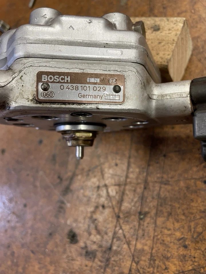 84-91 DISTRIBUIDOR COMBUSTIBLE AUDI 80 90 100E 0438101029 0438121049 Foto 2 de 4