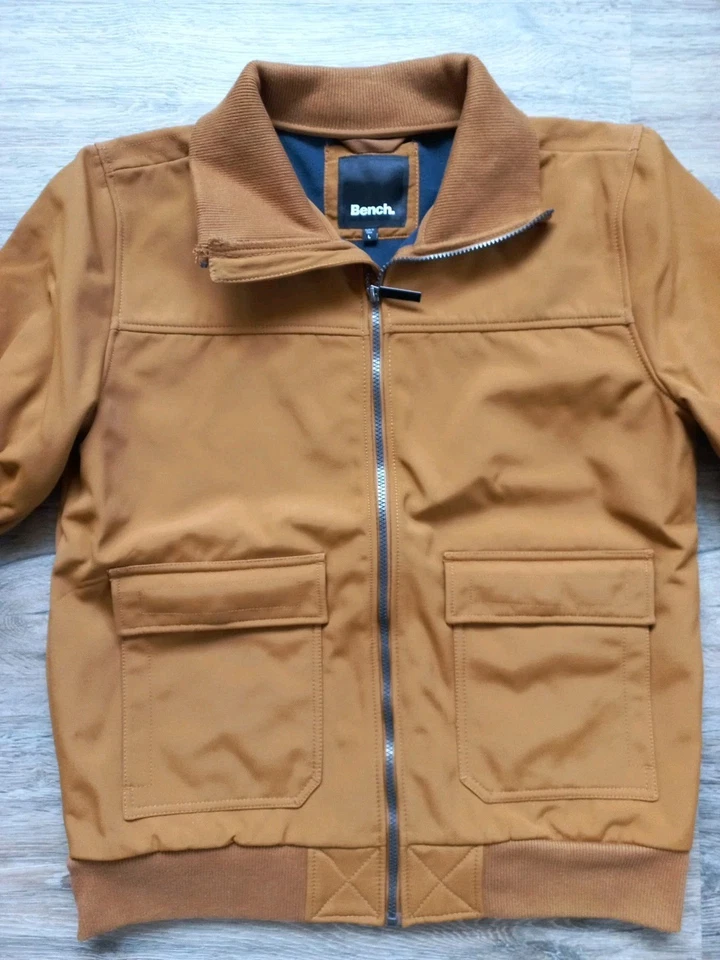 **Bench**Herren Jacke Größe M Designer Softshelljacke Sehr Stylisch Wie Neu !!! - Bild 4 von 4