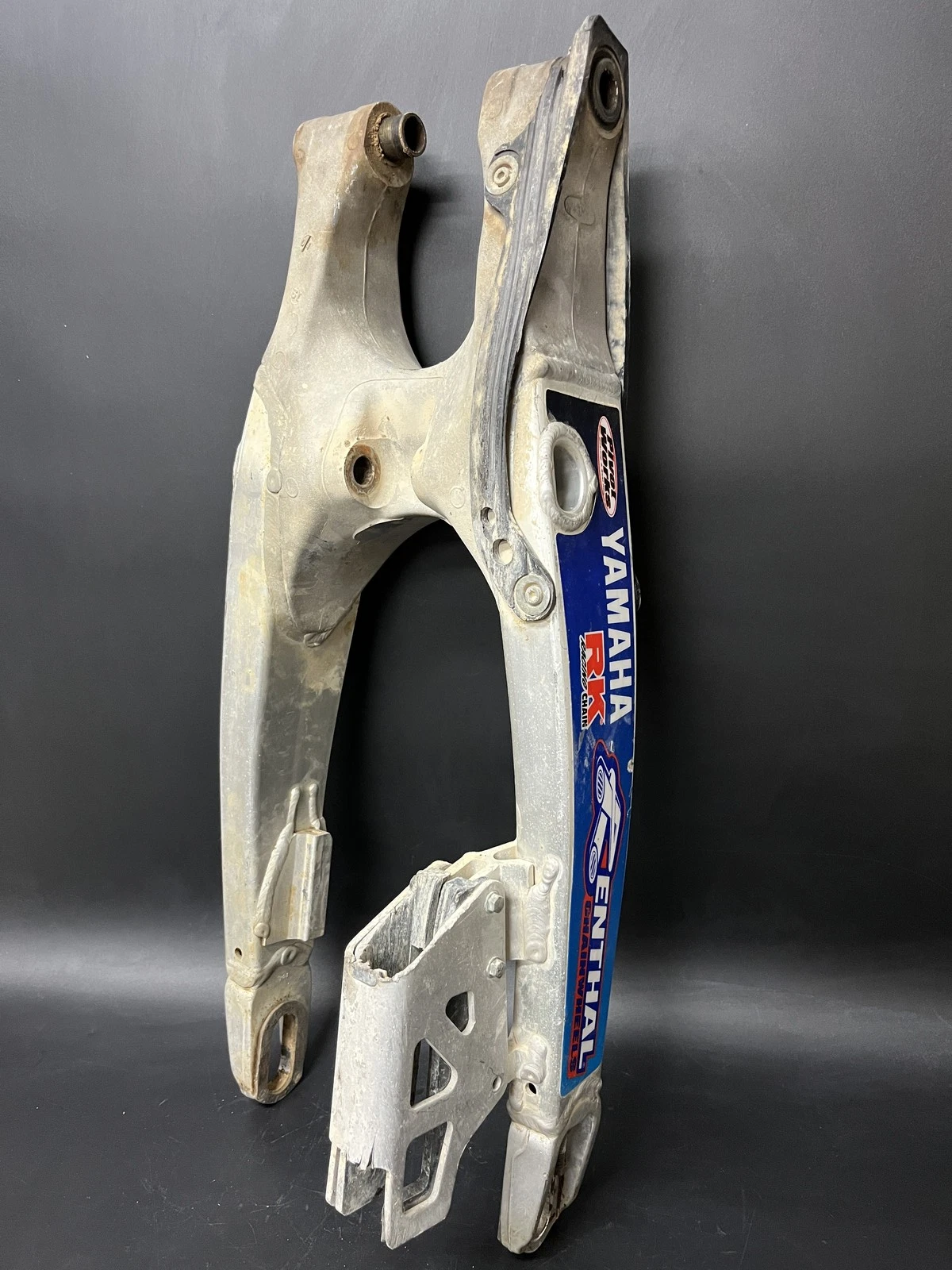 2004 04 Yamaha YZ250F Swingarm with Chain Guide OEM 5UN-22110-00-00