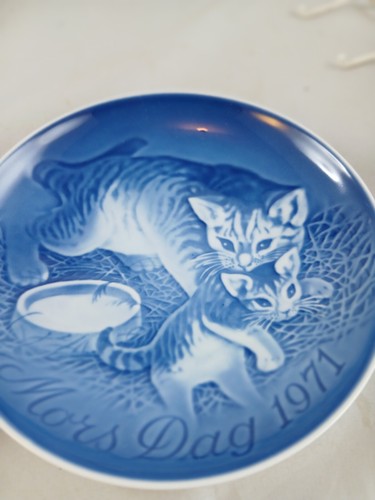Bing & Grondhal Cat & Kitten Plate Mothers Day 1971 15 cm Blue White Copenhagen - Picture 7 of 9