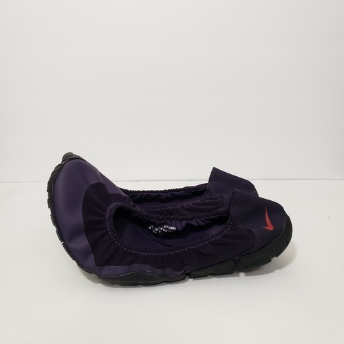 nike yoga flats