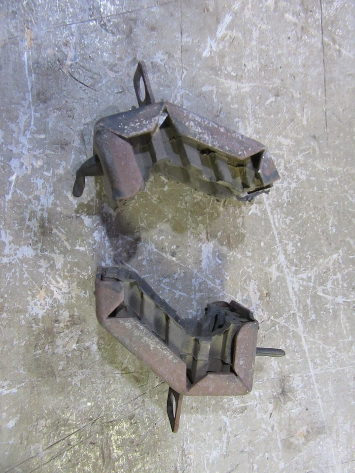 1983 Pontiac Bonneville front a/c radiator mounting bracket parts - Image 2 of 3