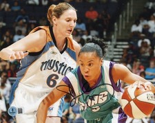 USA Dawn Staley WNBA Autographed Signed NCAA GAMECOCKS 8x10 Photo Beckett BAS