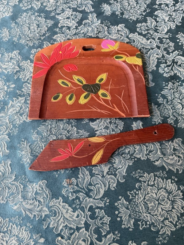 Vintage Japanese Carved Wood Hand Painted Crumb And Scraper Set