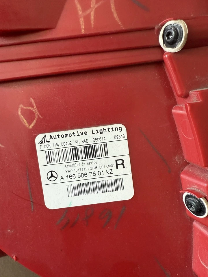 2013-2016 MERCEDES GL GL350 GL450 X166 REAR RIGHT SIDE OUTER TAILLIGHT OEM - Image 4 of 4