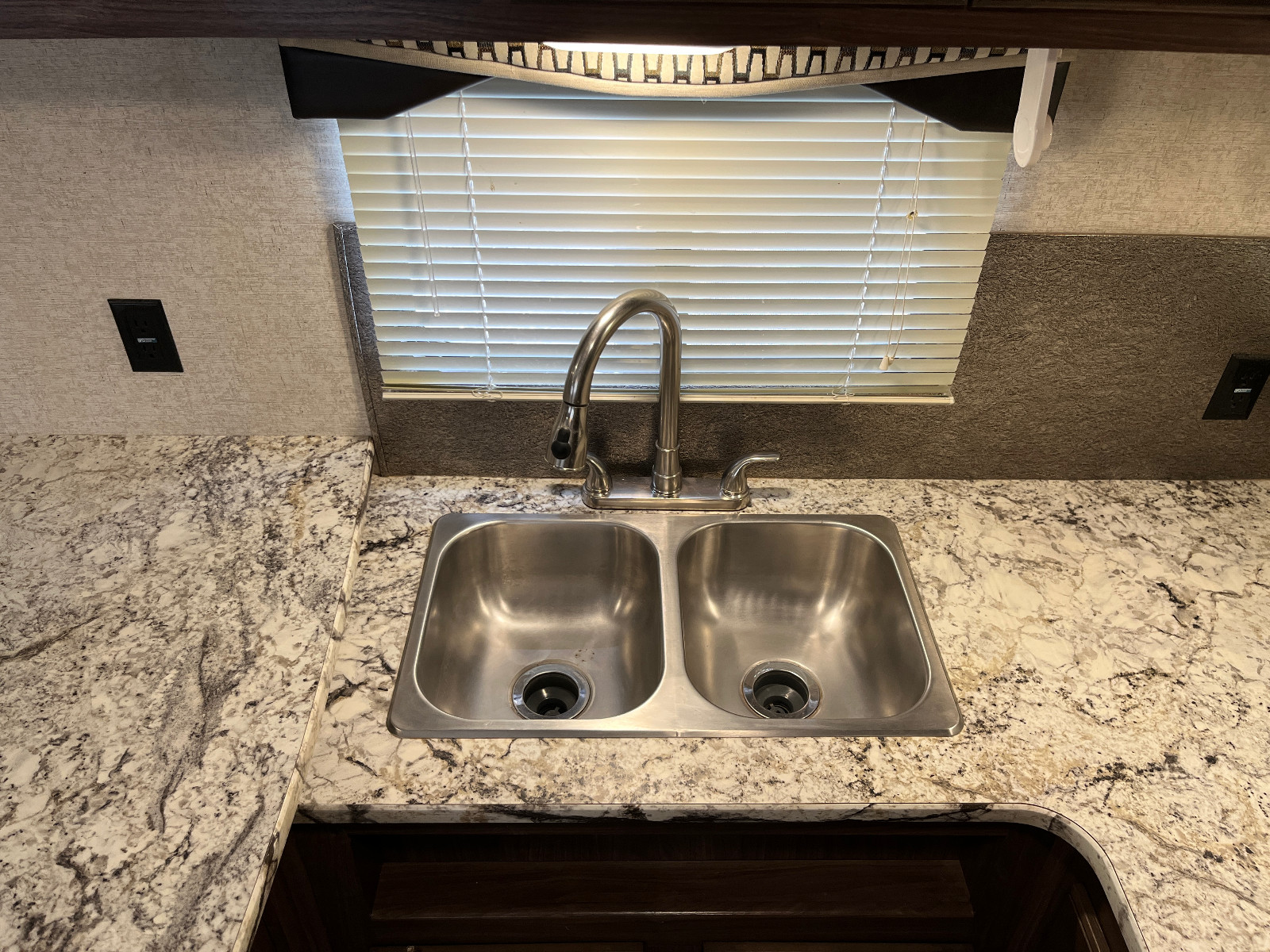 2017 Heartland Trail Runner 27RKS Travel Trailer Camper–Clean TX RV–Single Owner