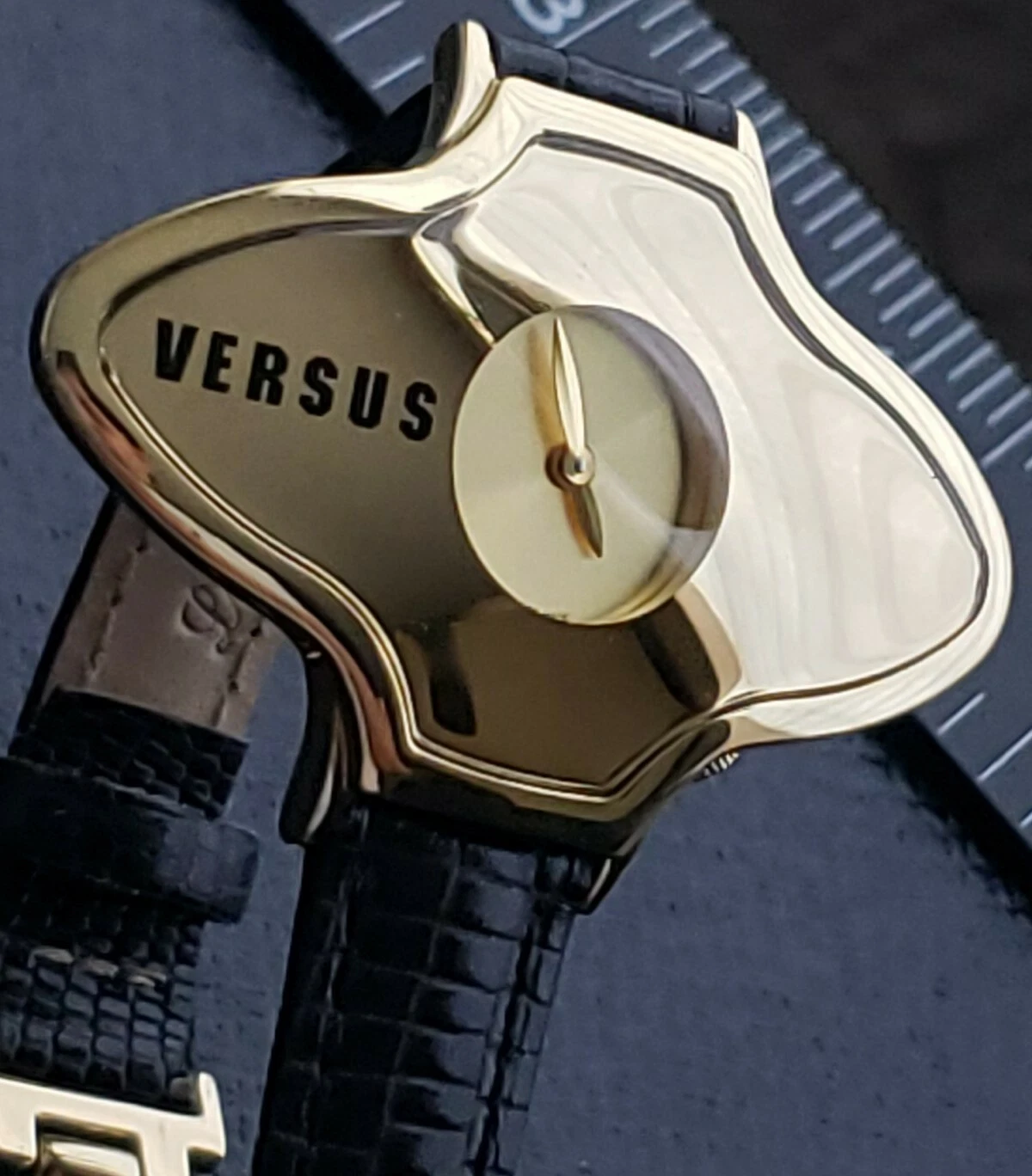 Rara custodia simmetrica donna Versace Versus Swiss tono oro e cinturino nuovo