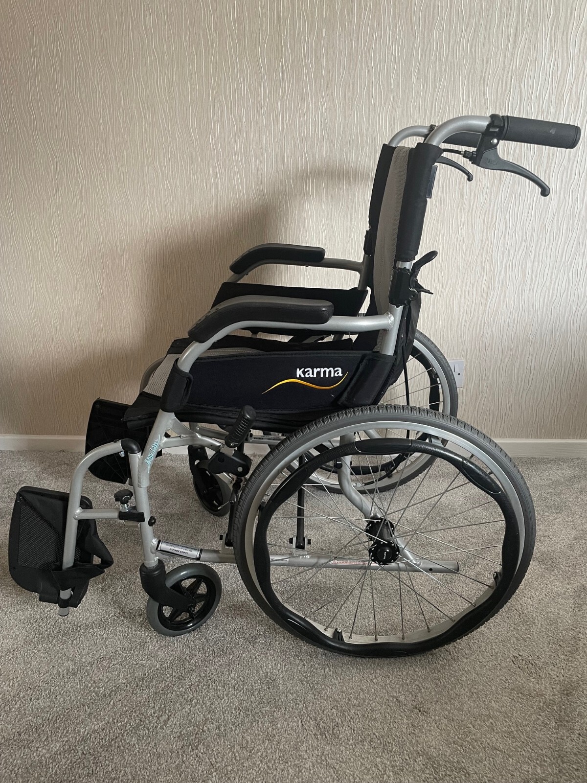 Karma Ergo Lite 2 Self Propelled Ultra Lightweight Wheelchair eBay