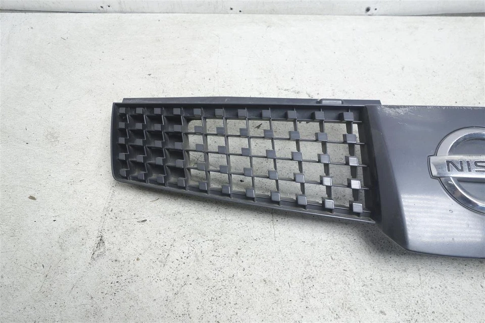 2004 2005 2006 Nissan Quest Front Upper Grille Grill 62070-5Z000 *Scratches* - Image 2 of 4