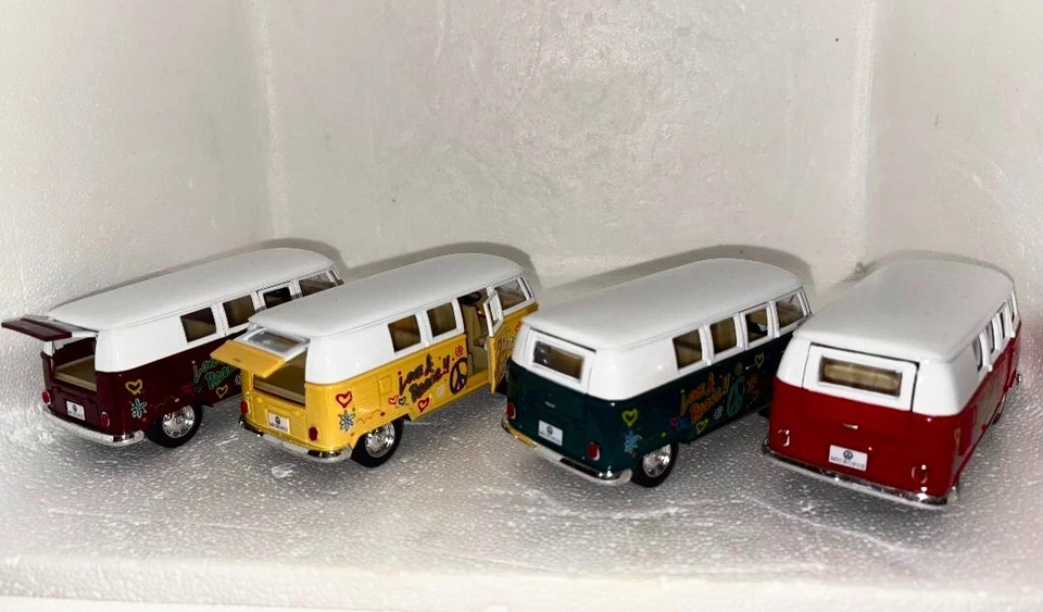 Volkswagen Peace & Love Van 1962 - en cuatro colores con acción de motor retroceso 1/43 Foto 2 de 4