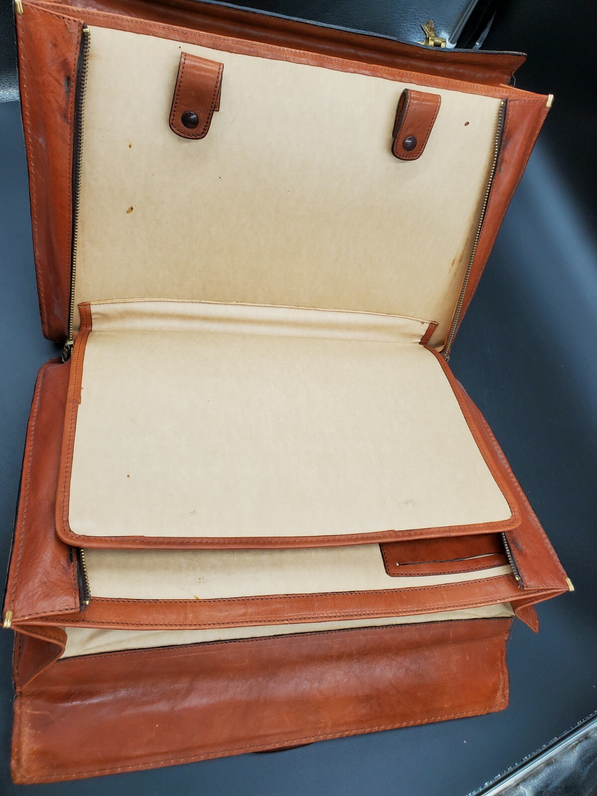 Vintage Amiet Brown Leather locking Briefcase. Soft s… Gem