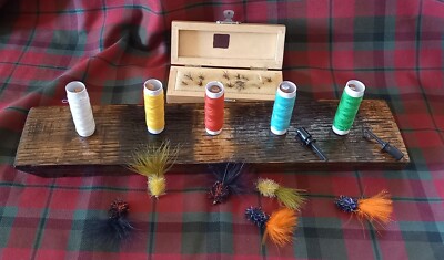 Fliegenfischen (Binden) Fadenspulenhalter, auf generalüberholtem Whisky Eiche Fassstab.
