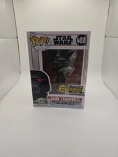 Funko Pop! Figura Vinilo Exclusiva Star Wars 488 Dark Trooper con Grogu GitD EE