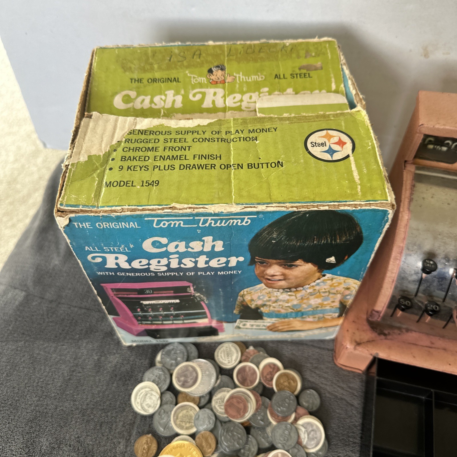 как выглядит Vintage Tom Thumb Cash Register Model 1549 Pink Toy Box Play Money Steel Works фото