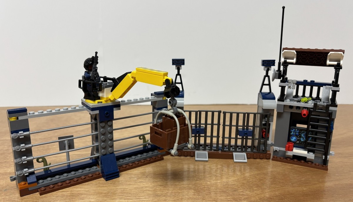 Lego Jurassic Park/World 3 Set Lot, 75928/75929/75931 with 6 Mini