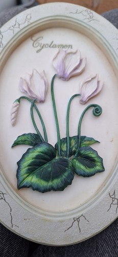 Marks & Spencer Cyclamen 3-D Hand Painted Wall Plaque Art Resin Oval - Picture 4 of 5