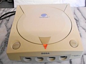 Sega Dreamcast Console and controllers  Powers up  Spares & Repairs PAL