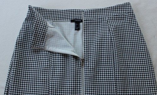 NUEVA CON ETIQUETAS FOREVER 21 FALDA CORTA NEGRA BLANCA HOUNDSTOOTH CREMALLERA DELANTERA ABIERTA - Imagen 2 de 5