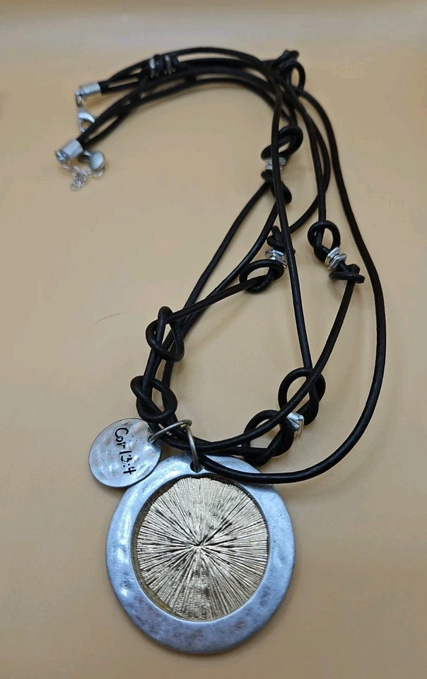 Colares com pingente de cordão de couro tom prata Anne Klein e tom dourado 1945 - Imagem 2 de 3