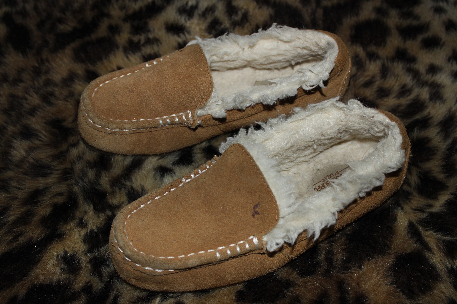 SAOLA Pantofole KOOLABURRA by UGG cammello scamosciato bambini taglia 2 foderate in pelle di pecora suola in gomma