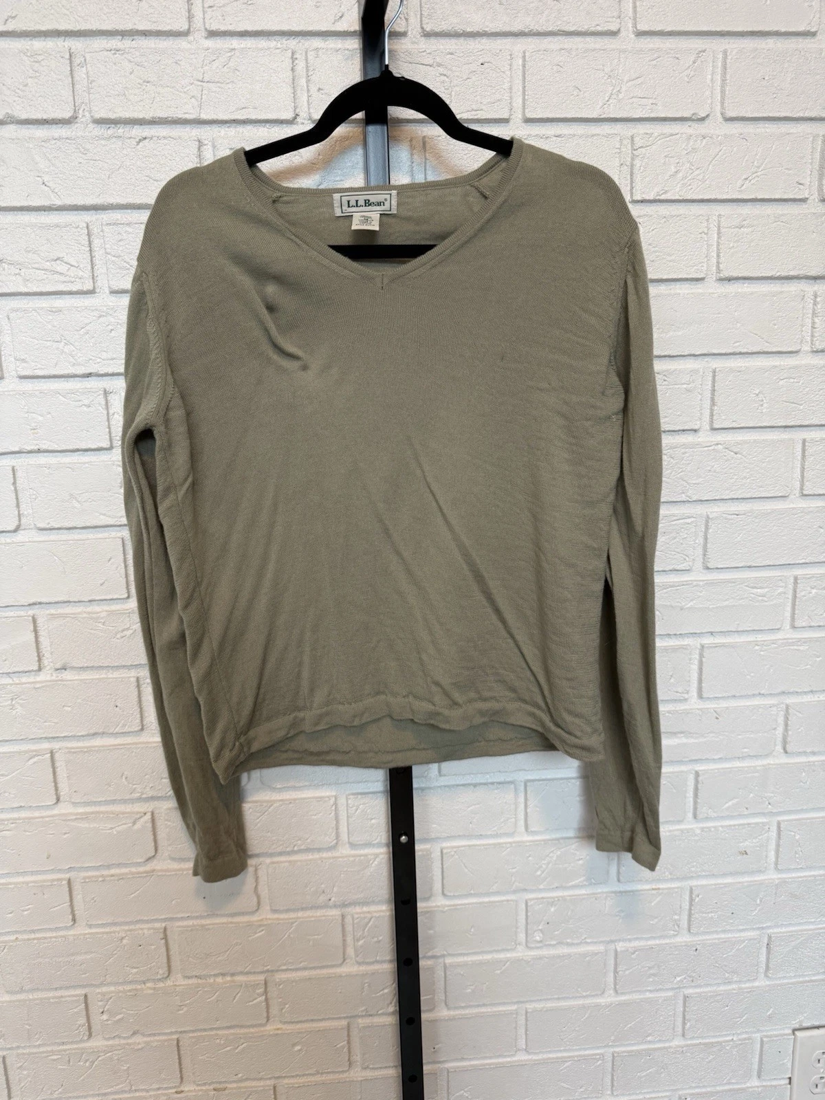 L.L. Bean Wool Base Layer Top Women’s M Green V-Neck 100% Wool Made in Latvia
