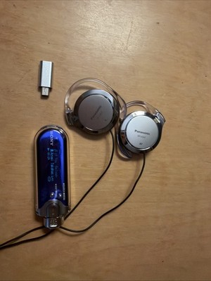 Sony NW-a607 Walkman MP3 With Panasonic Headphones persona 3