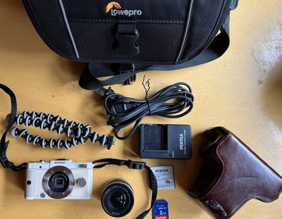 Pentax Q White Kit, 02 Standard Zoom Lens +cases & mini tripod. Great condition!