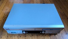 JVC HR-XVC1U DVD / VCR Combo Player -- NO REMOTE -- Tested  Working 