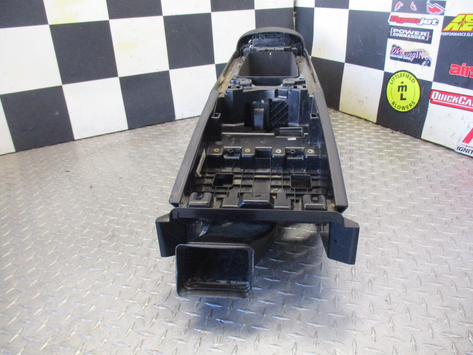 14-17 2017 Maserati Ghibli CENTER CONSOLE 105157436 105088372C 06700190440