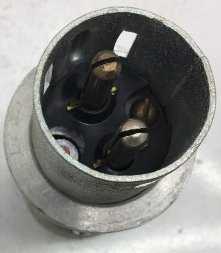 CROUSE-HINDS BP522 20A 2-Pole 250V Cast Aluminum Plug - Picture 4 of 4