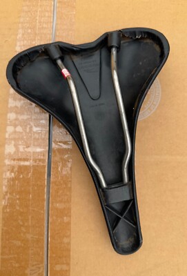 Avocet O2 Air 40W Saddle Titanium Rail Black Leather Racing