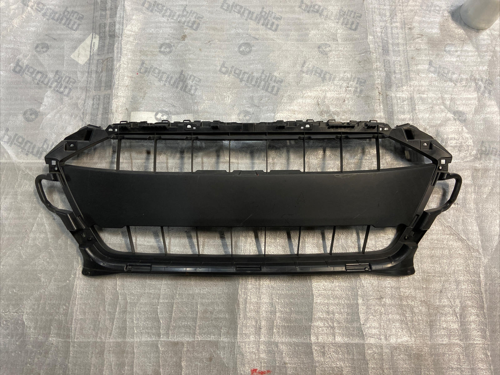 ? 2020 -22 AUDI A5 Sportback Front Grille Closing Element 