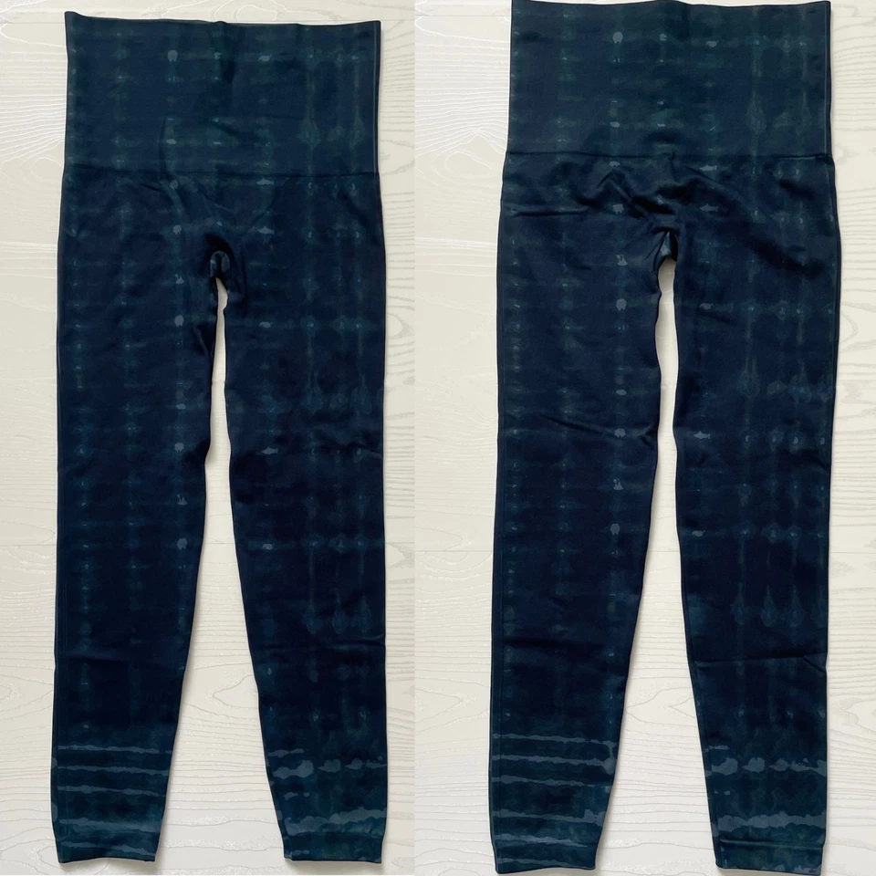 Par de leggings Spanx para mujer sin costuras XL azul camuflaje tie dye modelando mí ahora Foto 3 de 4