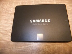 500GB Samsung 860 EVO interne SATA 6 GBit/s V-NAND SSD 2.5 Zoll MZ-76E500