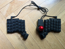 ZSA Voyager Split Ergonomic Keyboard with tra...
