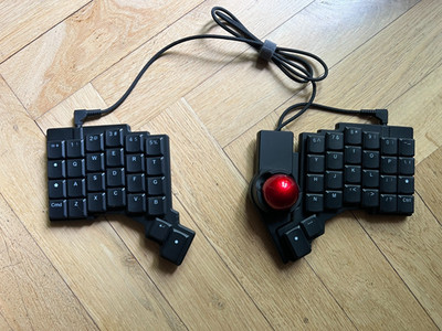 ZSA Voyager Split Ergonomic Keyboard with trackball (black)