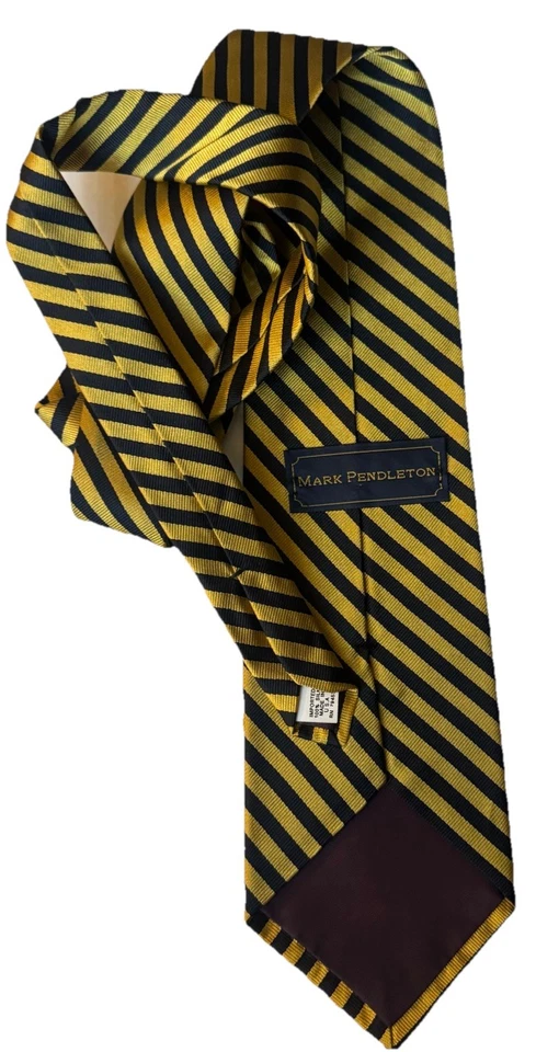 Corbata corta Mark Pendelton para hombre 100 % seda EE. UU. 56x3-3/4 repeticiones rayas preppy Foto 2 de 4