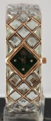 Beautiful Swarovski Quartz Green Dial Working Women Wristwatch Steel Band