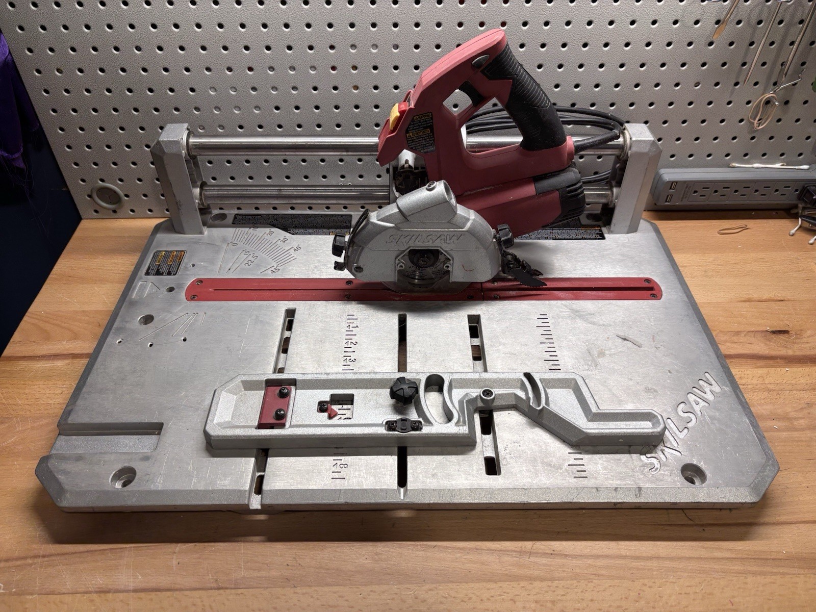 Skilsaw Flooring Saw 3600 4 3/8" Electric Saw in Excellent Used Condition