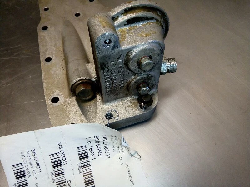 Adaptador de filtro de aceite de 2011 RAM3500 6,7 L turbo diésel 5450425 Foto 2 de 4