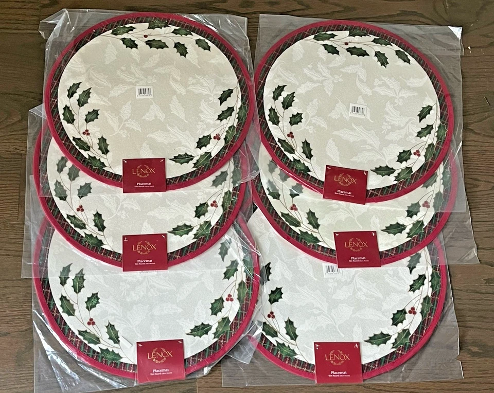 Lenox Holiday Nouveau  Holly Berry Round Christmas Placemats Set/6