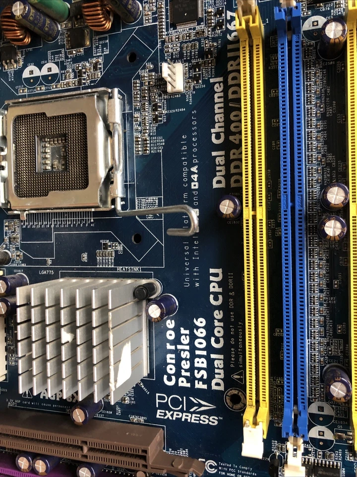 ASRock 775DUAL-VSTA VIA PT880 Ultra AGP + PCIe - Immagine 2 di 4